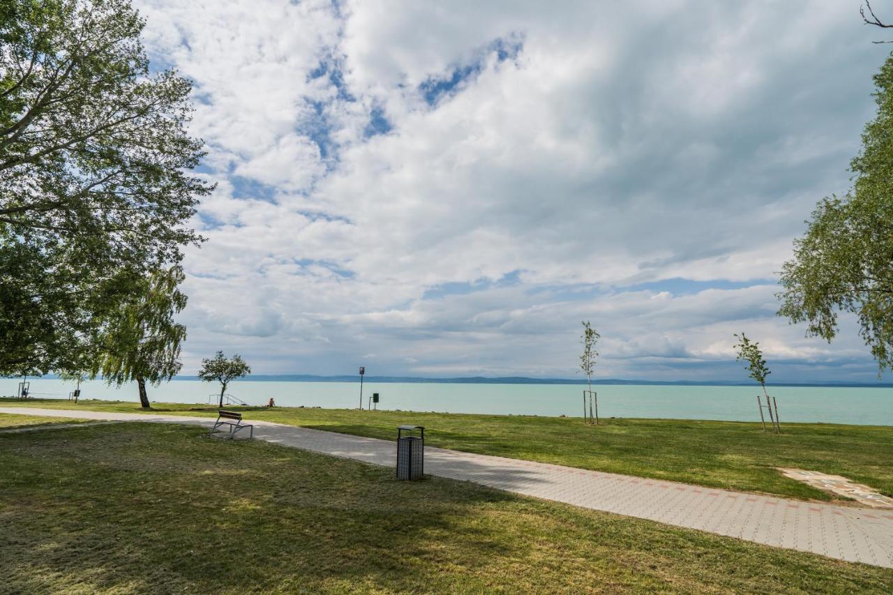 Myflat Golden Coast Panorama Apartment Siofok Bagian luar foto